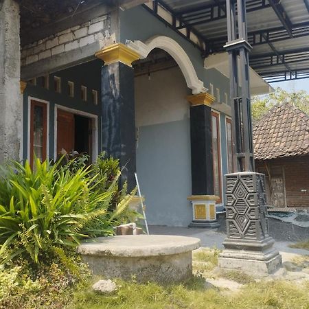 Hellsel Homestay Lamongan Esterno foto